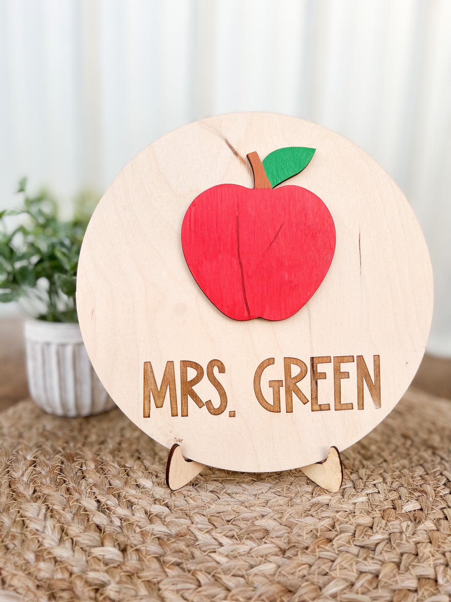 APPLE TEACHER SIGN