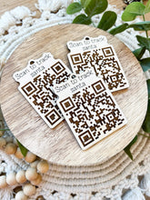 Load image into Gallery viewer, Santa Tracker QR Ornament
