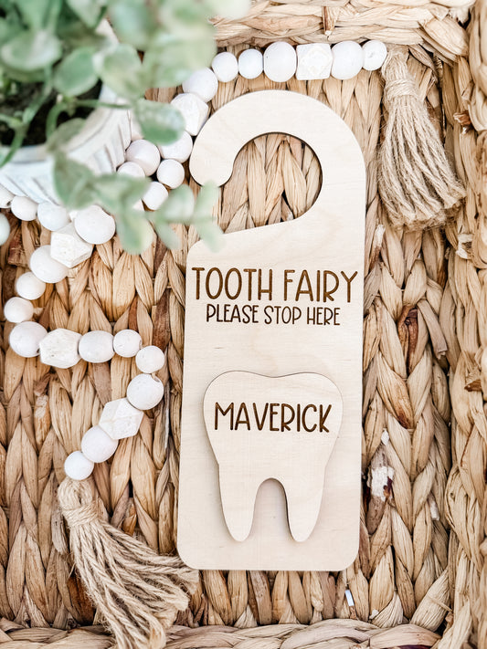 WOODEN TOOTH FAIR HANGER